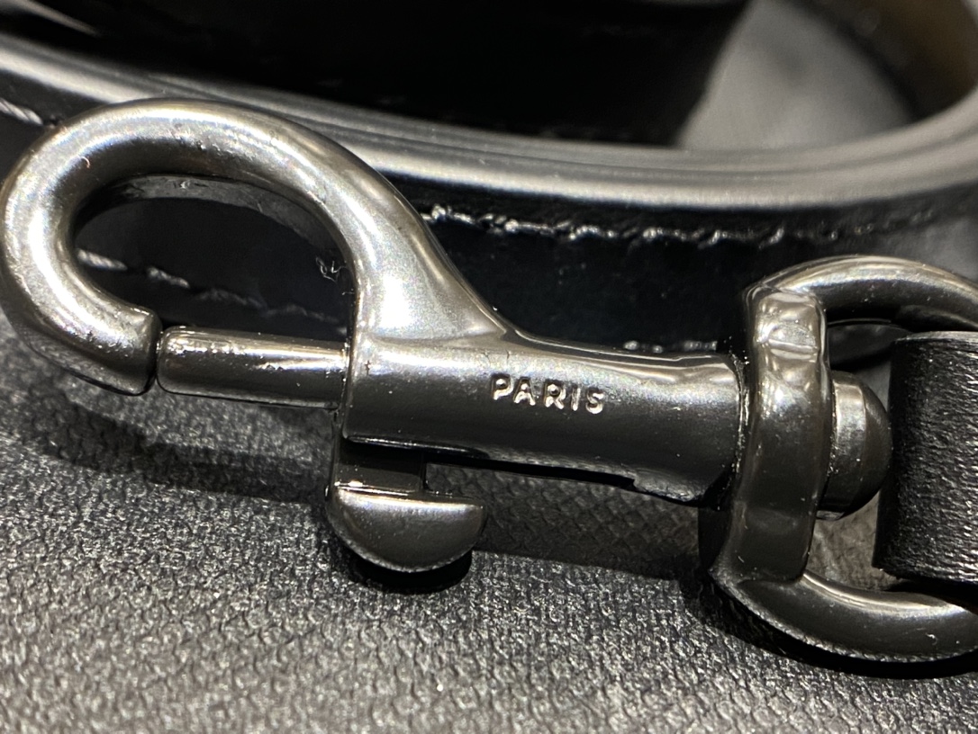 YSL LouLou 迷你斜挎包 467072黑色/黑扣