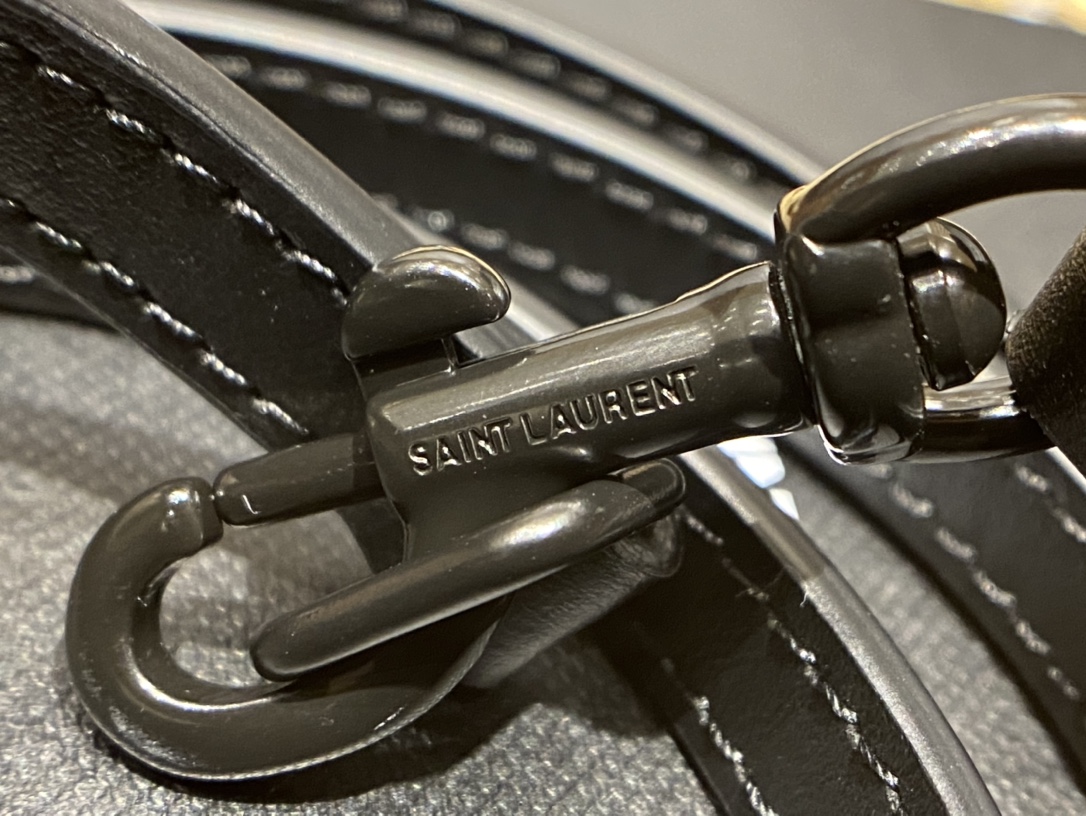 YSL LouLou 迷你斜挎包 467072黑色/黑扣