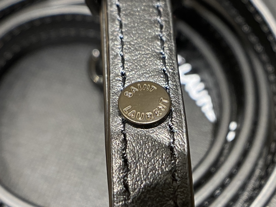 YSL LouLou 迷你斜挎包 467072黑色/黑扣