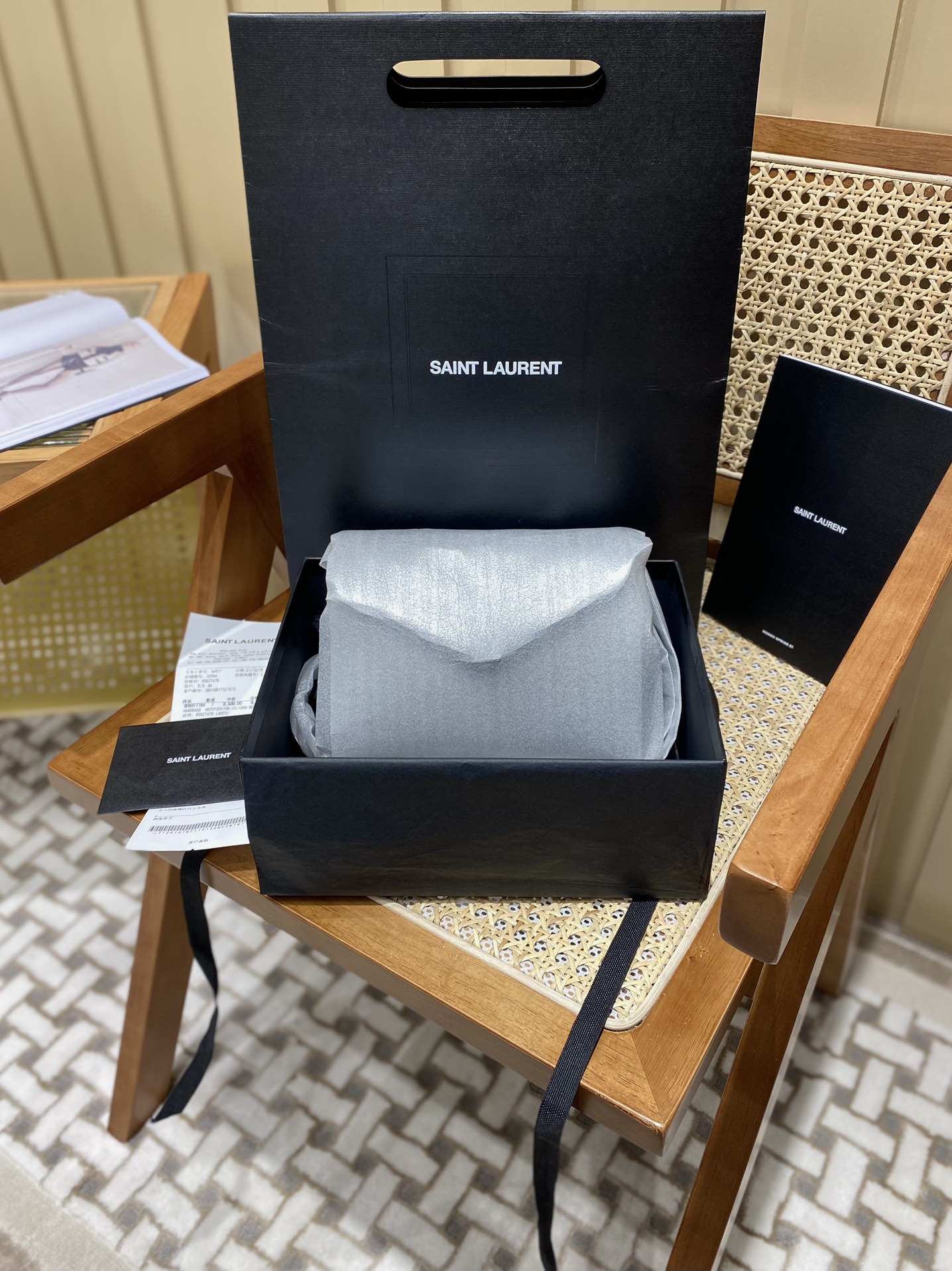 YSL LouLou 迷你斜挎包 467072黑色/黑扣