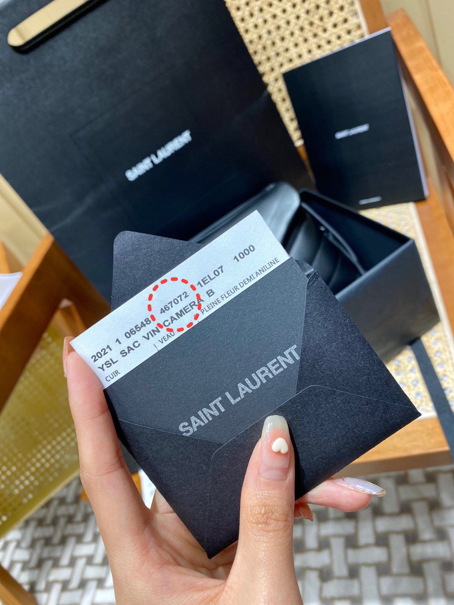 YSL LouLou 迷你斜挎包 467072黑色/黑扣