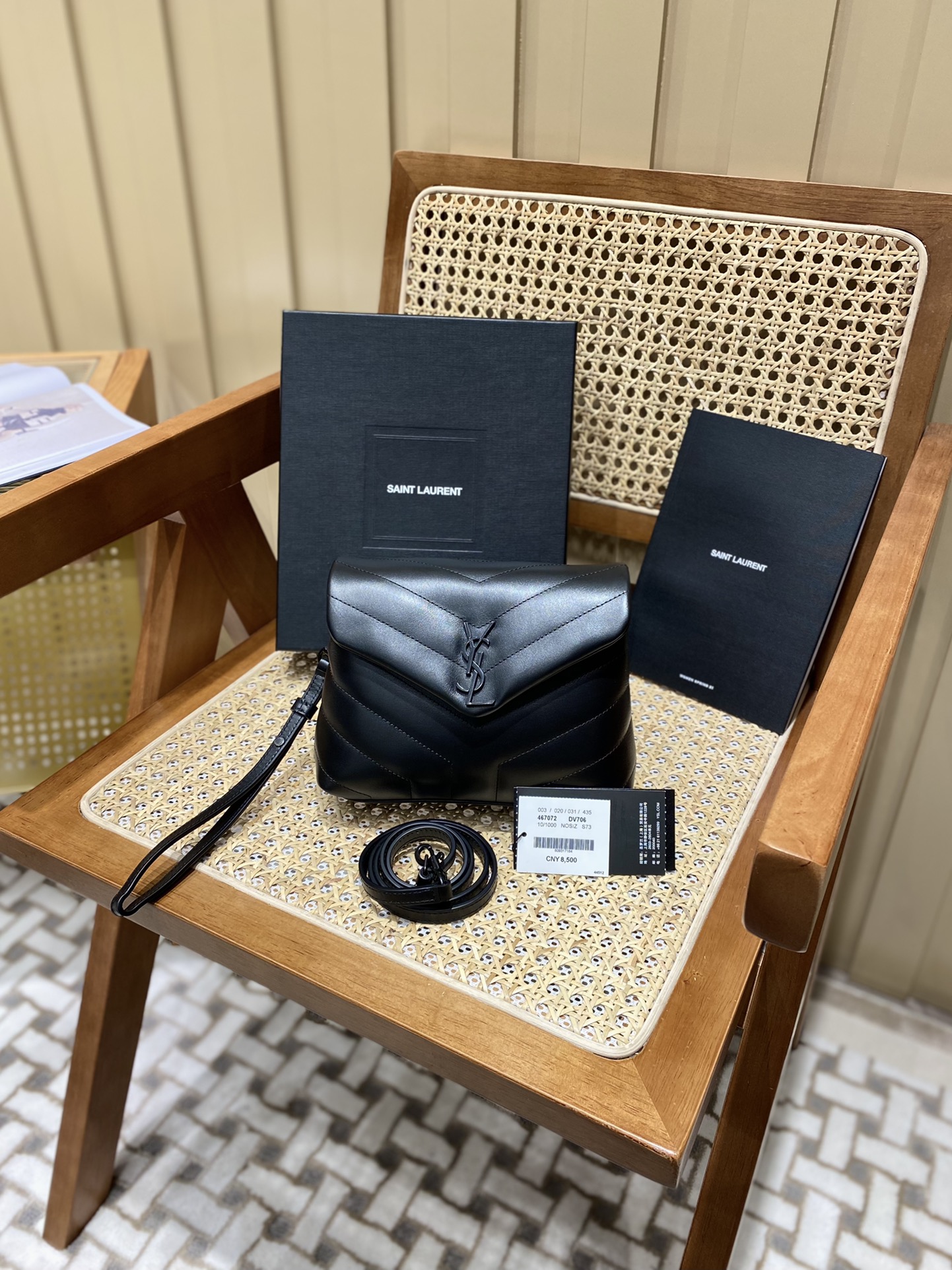 YSL LouLou 迷你斜挎包 467072黑色/黑扣