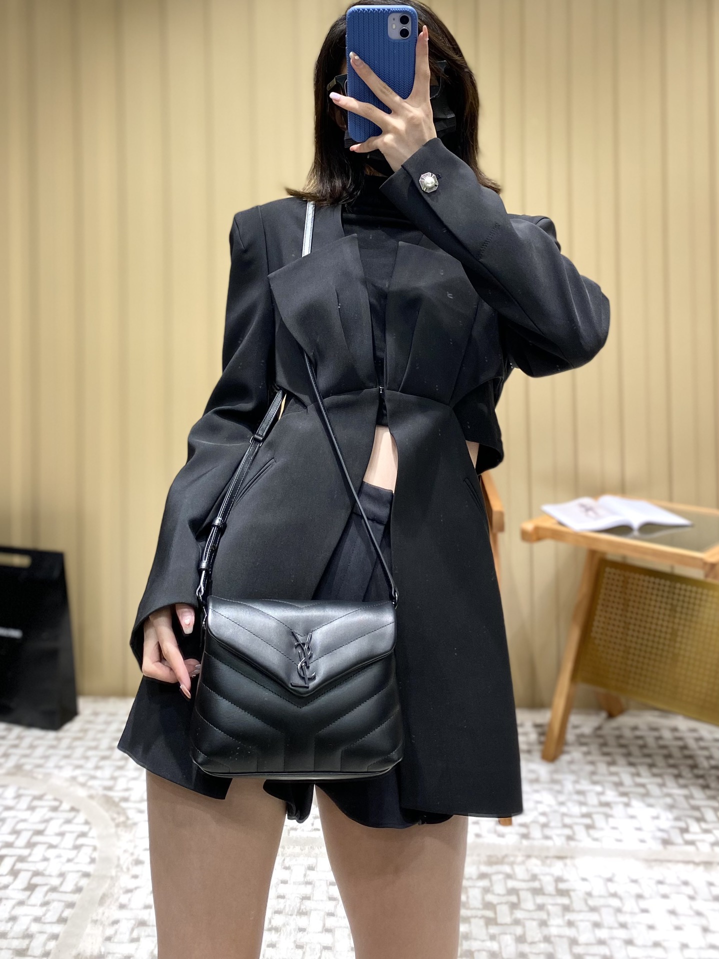 YSL LouLou 迷你斜挎包 467072黑色/黑扣