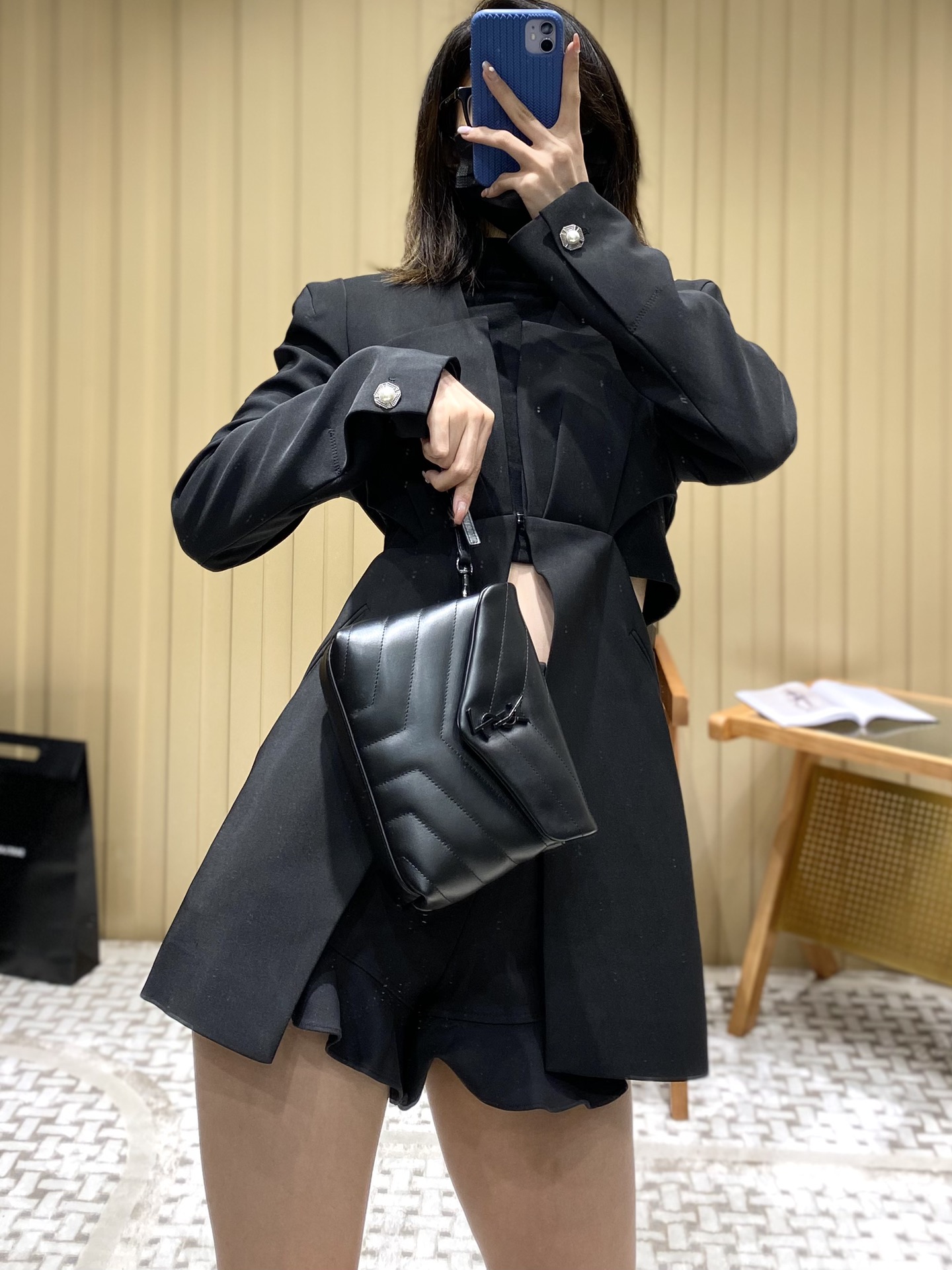 YSL LouLou 迷你斜挎包 467072黑色/黑扣