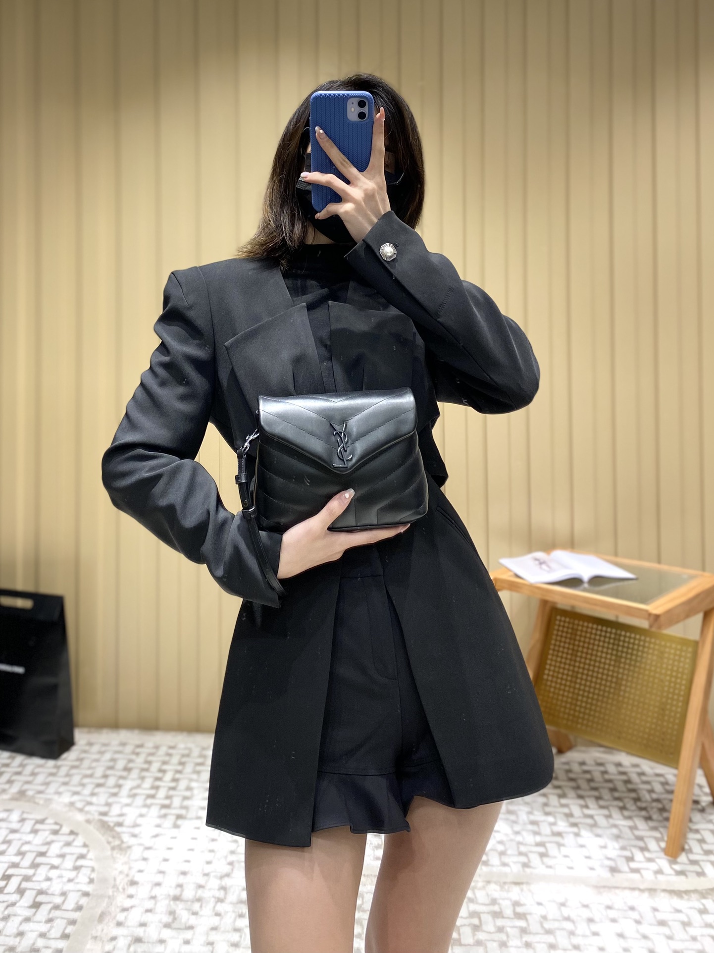 YSL LouLou 迷你斜挎包 467072黑色/黑扣