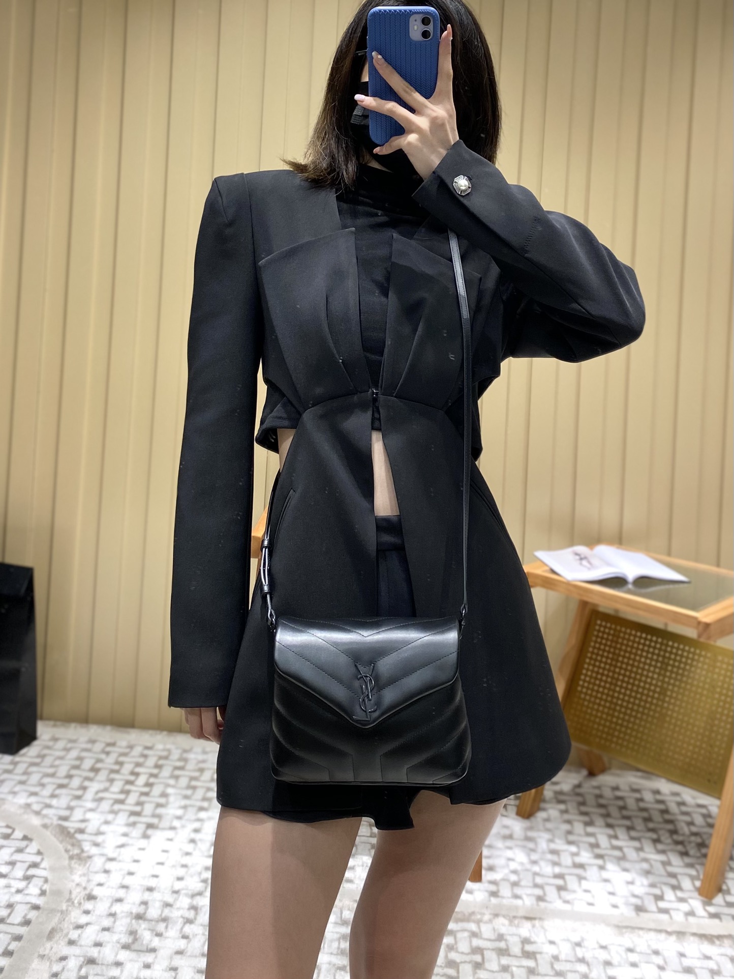 YSL LouLou 迷你斜挎包 467072黑色/黑扣