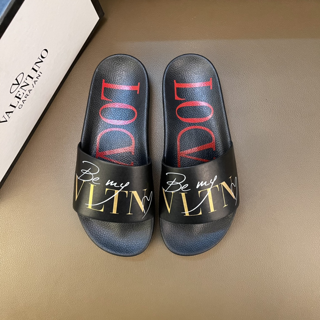 H0   2022华伦天奴VALENTINO夏季款 休闲凉鞋 拖鞋 官网1:1顶级版本，原版完美楦型，鞋面上的文彩 全部机器打造，绝对的彰显时尚潮流，做工质量跟足原版。户外司机驾车  男鞋