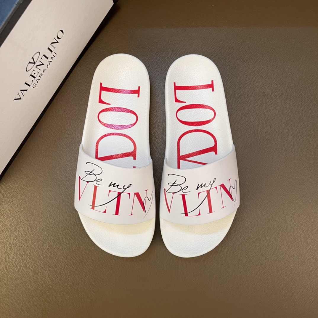 H0   2022华伦天奴VALENTINO夏季款 休闲凉鞋 拖鞋 官网1:1顶级版本，原版完美楦型，鞋面上的文彩 全部机器打造，绝对的彰显时尚潮流，做工质量跟足原版。户外司机驾车  男鞋