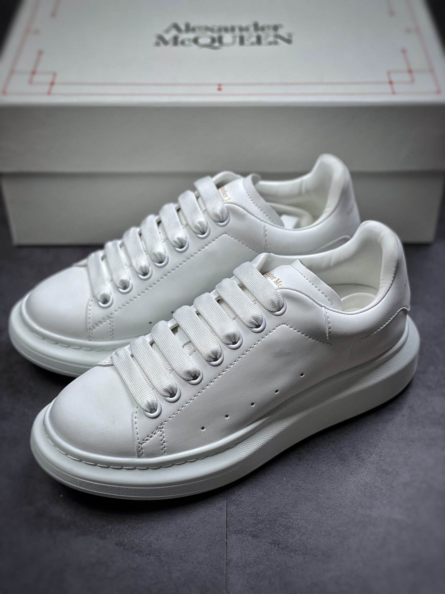 200  Alexander McQueen/亚历山大麦昆 松糕鞋厚增底高小白鞋