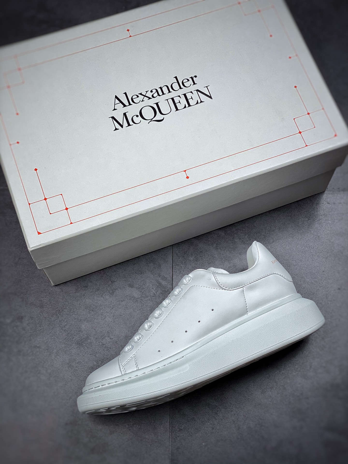 200  Alexander McQueen/亚历山大麦昆 松糕鞋厚增底高小白鞋