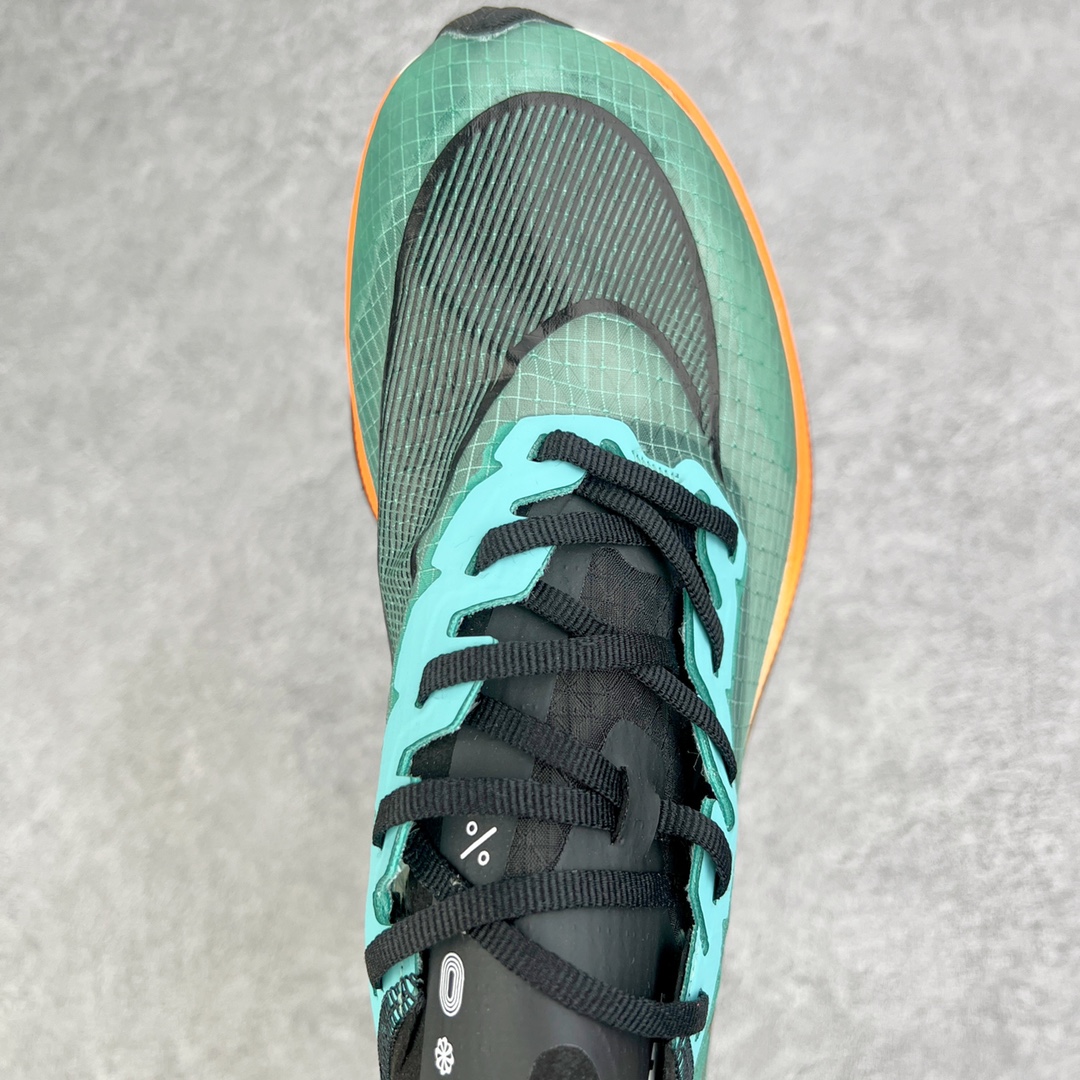 图片[4]-＃纯原福利 NK ZoomX Vaporfly Next% 马拉松一代跑鞋 鞋面使用了全新 Vaporweave 科技 这种类似蝉翼的材质相比 Flyknit 更加轻薄透气 非对称的鞋带系统和泡棉护垫的加入令舒适度更高 鞋头辅以超大的 Swoosh 点缀 再配上流线型外观设计 时尚感十足 尺码：36 36.5 37.5 38 38.5 39 40 40.5 41 42 42.5 43 44 44.5 45-选品中心