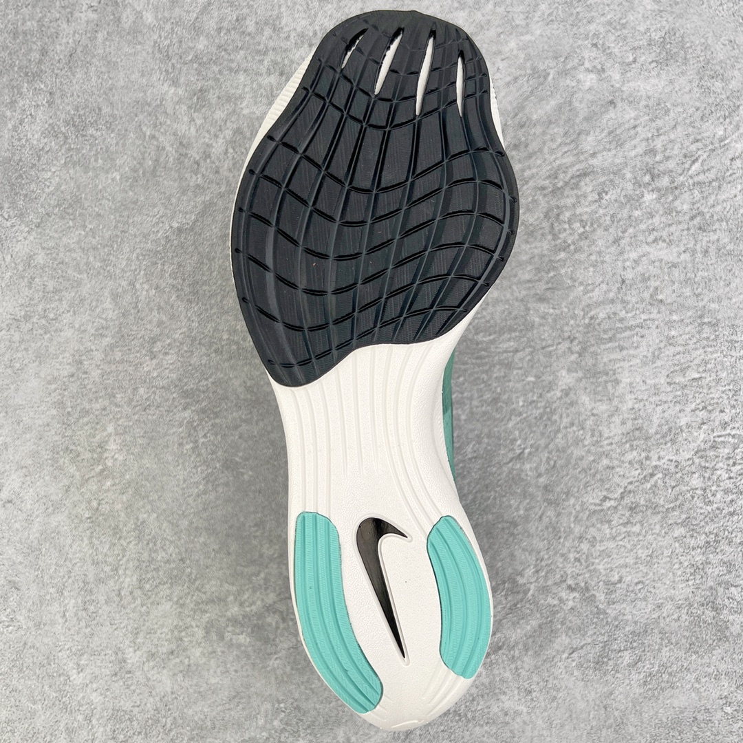 图片[9]-＃纯原福利 NK ZoomX Vaporfly Next% 马拉松一代跑鞋 鞋面使用了全新 Vaporweave 科技 这种类似蝉翼的材质相比 Flyknit 更加轻薄透气 非对称的鞋带系统和泡棉护垫的加入令舒适度更高 鞋头辅以超大的 Swoosh 点缀 再配上流线型外观设计 时尚感十足 尺码：36 36.5 37.5 38 38.5 39 40 40.5 41 42 42.5 43 44 44.5 45-选品中心