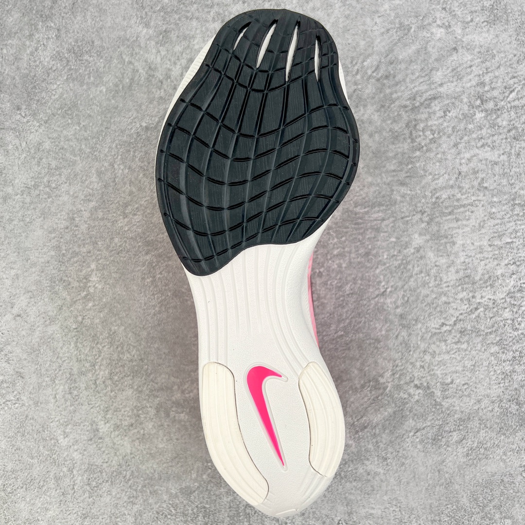 图片[9]-＃纯原福利 NK ZoomX Vaporfly Next% 马拉松一代跑鞋 鞋面使用了全新 Vaporweave 科技 这种类似蝉翼的材质相比 Flyknit 更加轻薄透气 非对称的鞋带系统和泡棉护垫的加入令舒适度更高 鞋头辅以超大的 Swoosh 点缀 再配上流线型外观设计 时尚感十足 尺码：36 36.5 37.5 38 38.5 39 40 40.5 41 42 42.5 43 44 44.5 45-选品中心