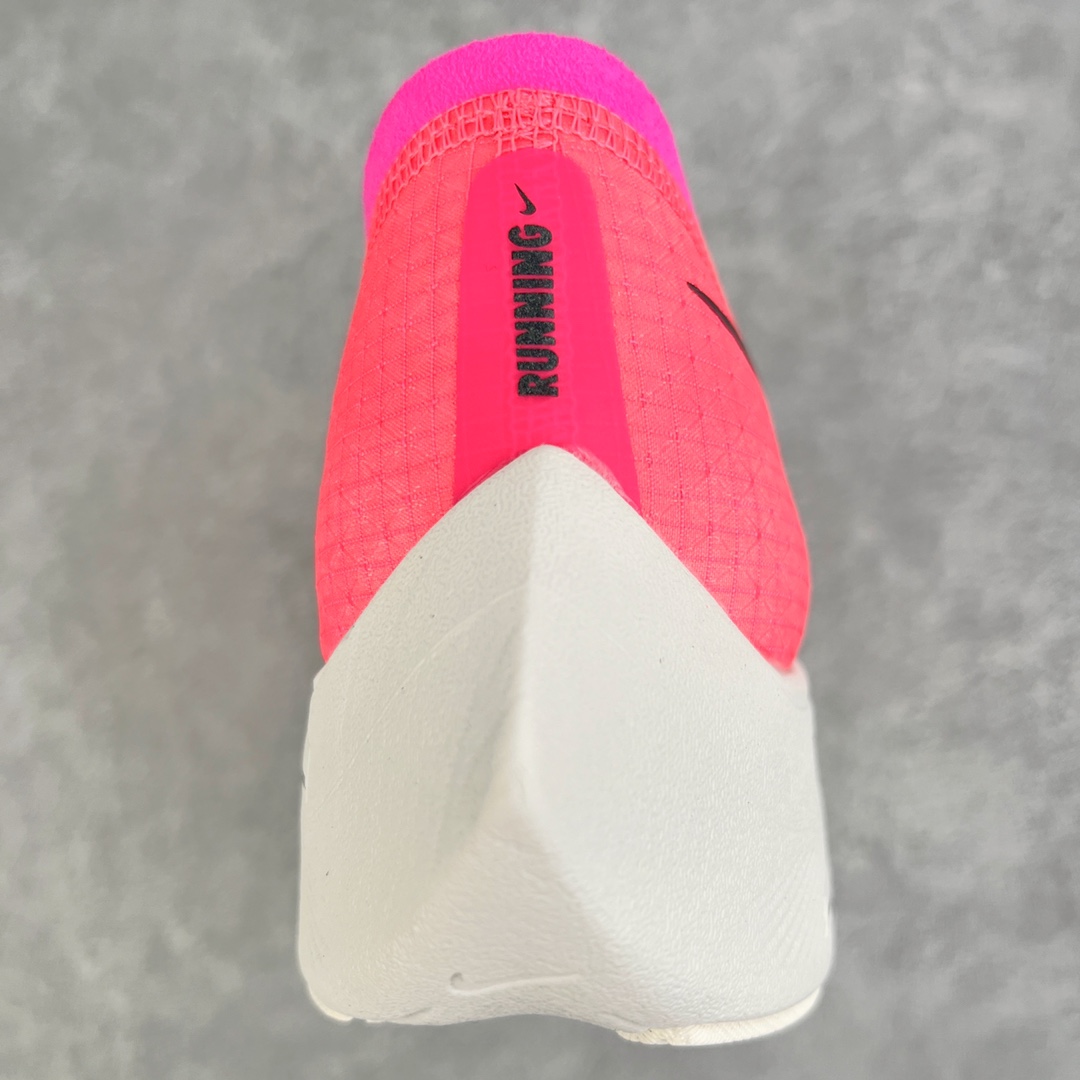 图片[8]-＃纯原福利 NK ZoomX Vaporfly Next% 马拉松一代跑鞋 鞋面使用了全新 Vaporweave 科技 这种类似蝉翼的材质相比 Flyknit 更加轻薄透气 非对称的鞋带系统和泡棉护垫的加入令舒适度更高 鞋头辅以超大的 Swoosh 点缀 再配上流线型外观设计 时尚感十足 尺码：36 36.5 37.5 38 38.5 39 40 40.5 41 42 42.5 43 44 44.5 45-选品中心