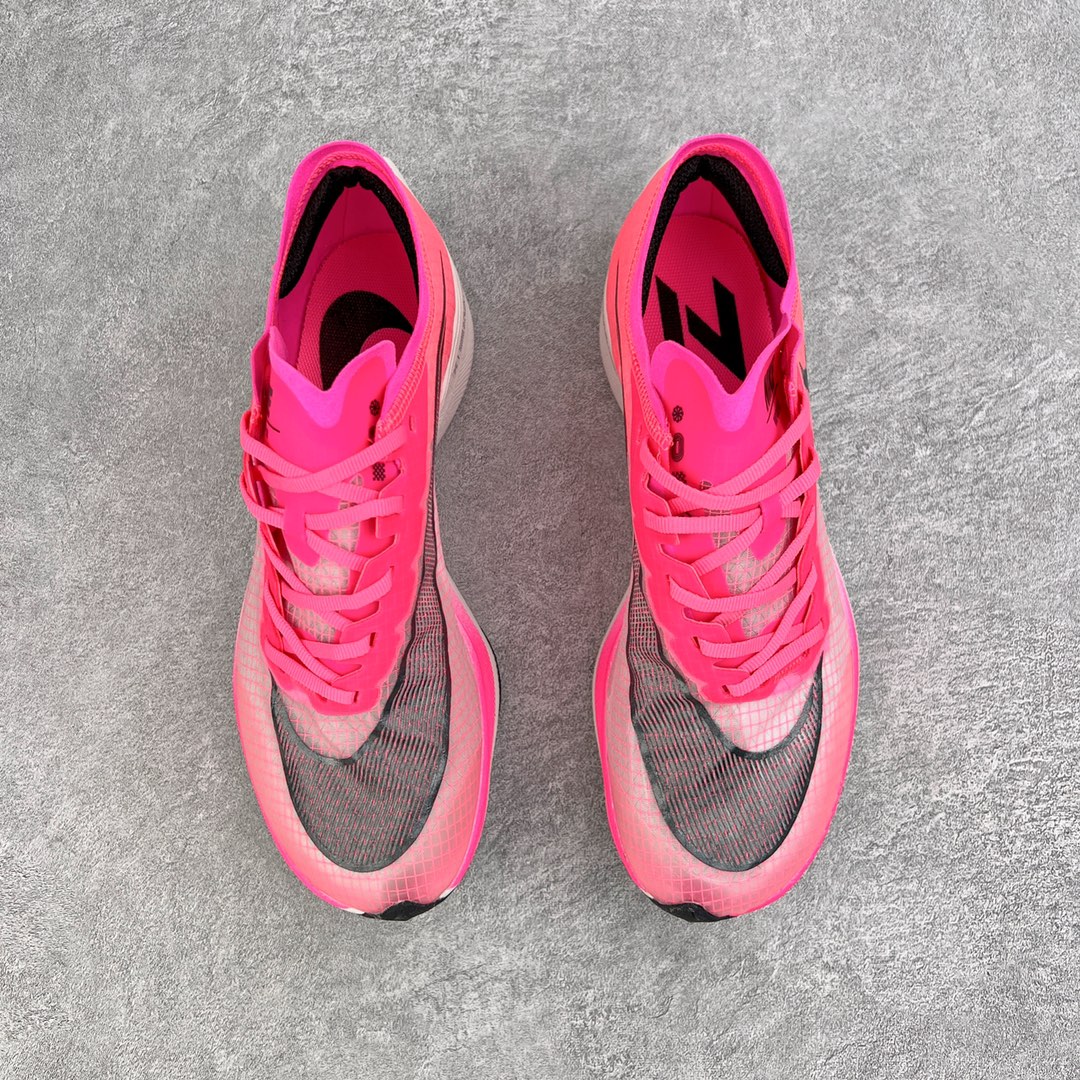 图片[2]-＃纯原福利 NK ZoomX Vaporfly Next% 马拉松一代跑鞋 鞋面使用了全新 Vaporweave 科技 这种类似蝉翼的材质相比 Flyknit 更加轻薄透气 非对称的鞋带系统和泡棉护垫的加入令舒适度更高 鞋头辅以超大的 Swoosh 点缀 再配上流线型外观设计 时尚感十足 尺码：36 36.5 37.5 38 38.5 39 40 40.5 41 42 42.5 43 44 44.5 45-选品中心
