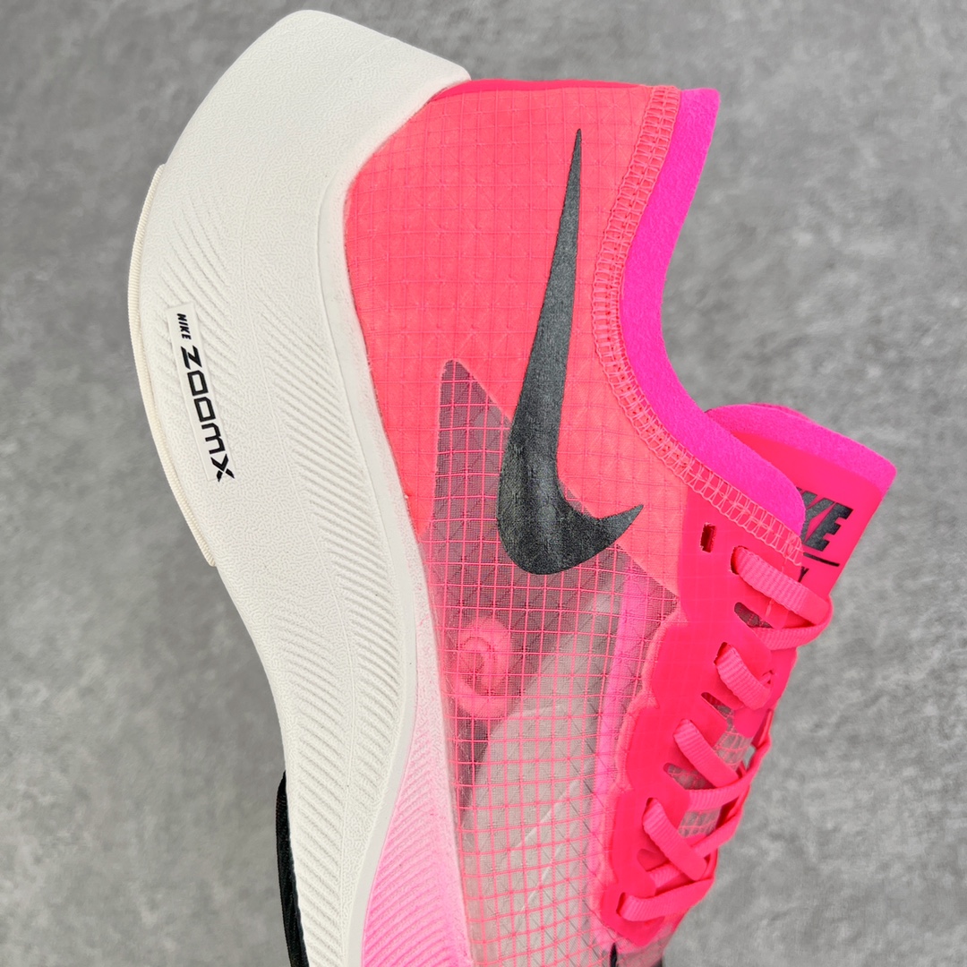 图片[6]-＃纯原福利 NK ZoomX Vaporfly Next% 马拉松一代跑鞋 鞋面使用了全新 Vaporweave 科技 这种类似蝉翼的材质相比 Flyknit 更加轻薄透气 非对称的鞋带系统和泡棉护垫的加入令舒适度更高 鞋头辅以超大的 Swoosh 点缀 再配上流线型外观设计 时尚感十足 尺码：36 36.5 37.5 38 38.5 39 40 40.5 41 42 42.5 43 44 44.5 45-选品中心