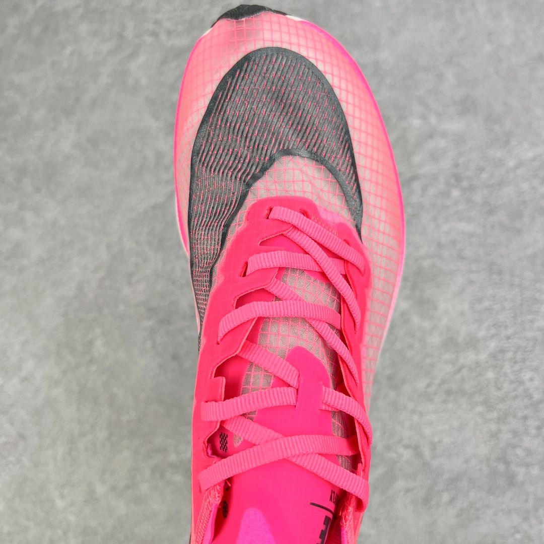 图片[4]-＃纯原福利 NK ZoomX Vaporfly Next% 马拉松一代跑鞋 鞋面使用了全新 Vaporweave 科技 这种类似蝉翼的材质相比 Flyknit 更加轻薄透气 非对称的鞋带系统和泡棉护垫的加入令舒适度更高 鞋头辅以超大的 Swoosh 点缀 再配上流线型外观设计 时尚感十足 尺码：36 36.5 37.5 38 38.5 39 40 40.5 41 42 42.5 43 44 44.5 45-选品中心