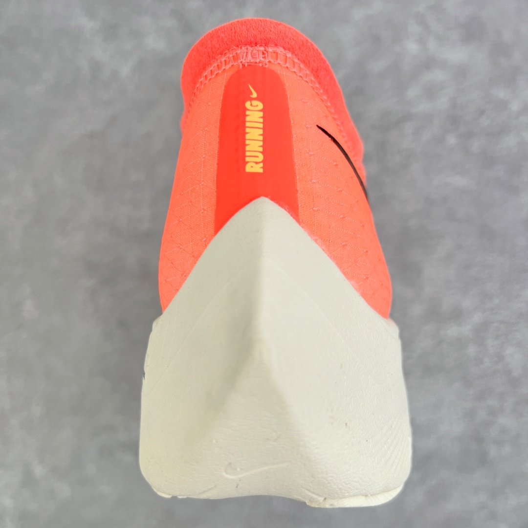 图片[8]-＃纯原福利 NK ZoomX Vaporfly Next% 马拉松一代跑鞋 鞋面使用了全新 Vaporweave 科技 这种类似蝉翼的材质相比 Flyknit 更加轻薄透气 非对称的鞋带系统和泡棉护垫的加入令舒适度更高 鞋头辅以超大的 Swoosh 点缀 再配上流线型外观设计 时尚感十足 尺码：36 36.5 37.5 38 38.5 39 40 40.5 41 42 42.5 43 44 44.5 45-选品中心