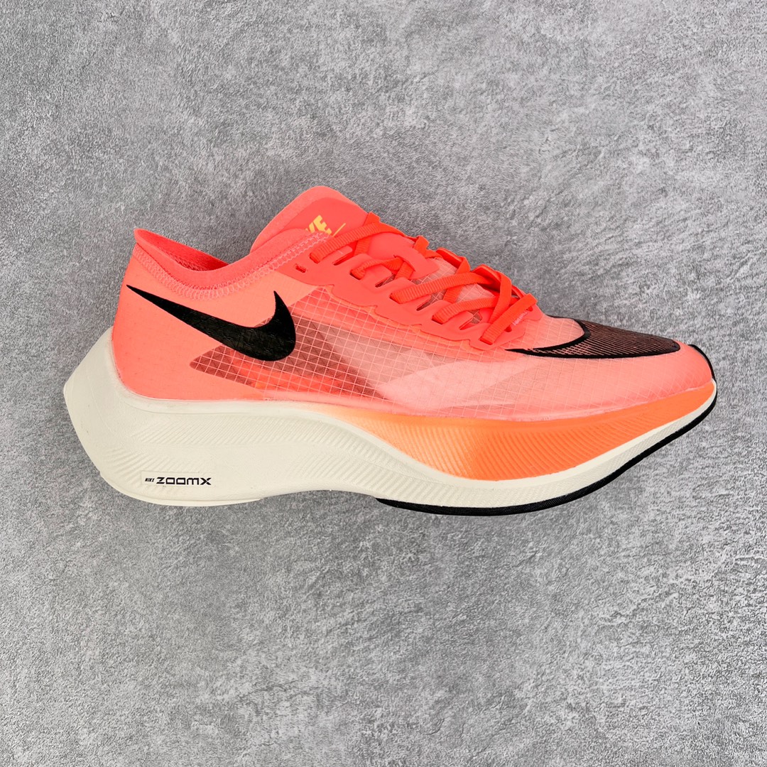 ＃纯原福利 NK ZoomX Vaporfly Next% 马拉松一代跑鞋 鞋面使用了全新 Vaporweave 科技 这种类似蝉翼的材质相比 Flyknit 更加轻薄透气 非对称的鞋带系统和泡棉护垫的加入令舒适度更高 鞋头辅以超大的 Swoosh 点缀 再配上流线型外观设计 时尚感十足 尺码：36 36.5 37.5 38 38.5 39 40 40.5 41 42 42.5 43 44 44.5 45-选品中心