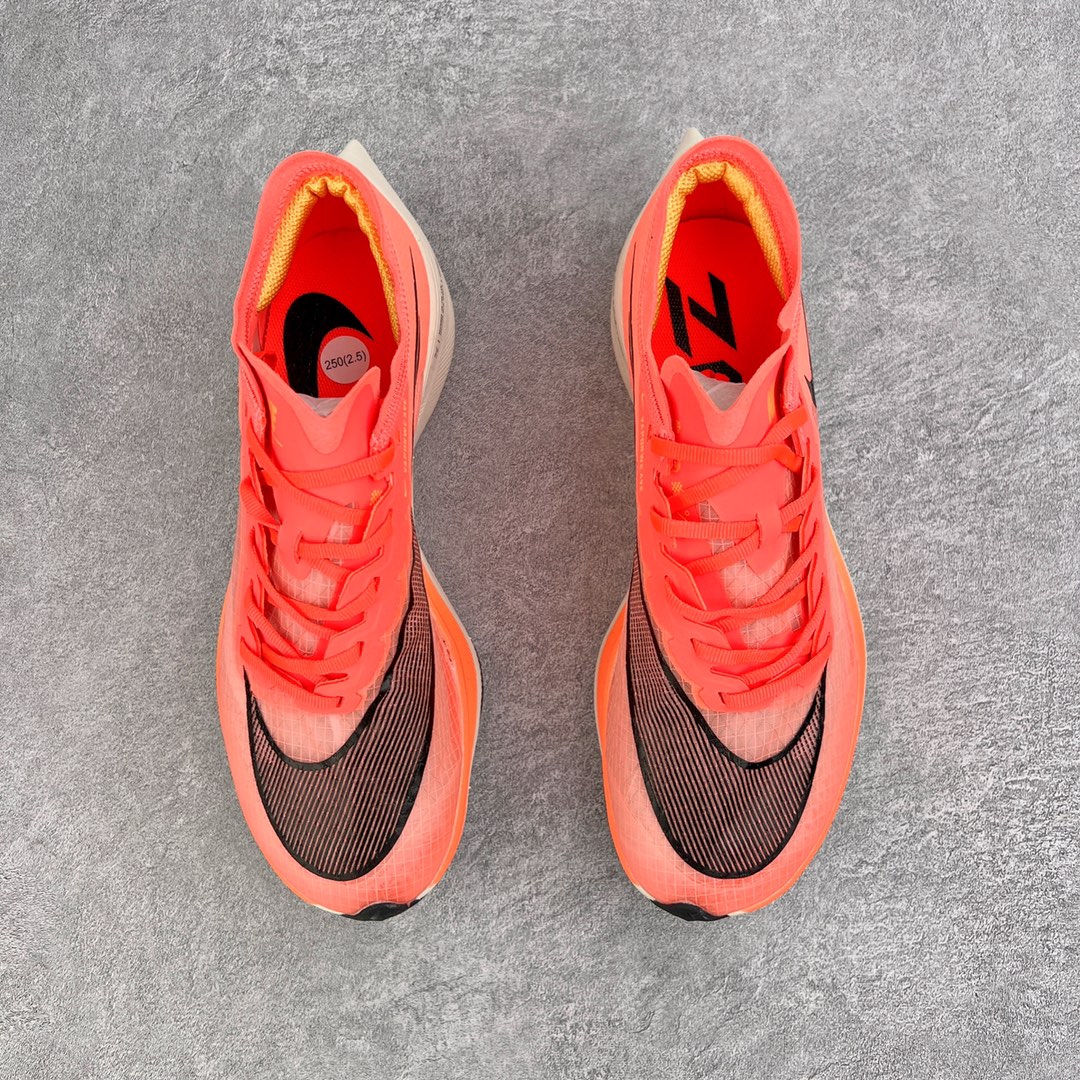 图片[2]-＃纯原福利 NK ZoomX Vaporfly Next% 马拉松一代跑鞋 鞋面使用了全新 Vaporweave 科技 这种类似蝉翼的材质相比 Flyknit 更加轻薄透气 非对称的鞋带系统和泡棉护垫的加入令舒适度更高 鞋头辅以超大的 Swoosh 点缀 再配上流线型外观设计 时尚感十足 尺码：36 36.5 37.5 38 38.5 39 40 40.5 41 42 42.5 43 44 44.5 45-选品中心