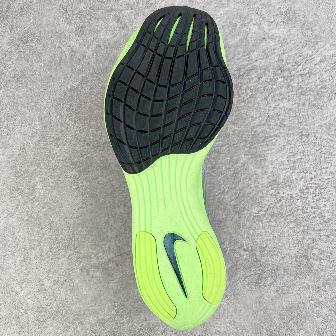 图片[8]-＃纯原福利 NK ZoomX Vaporfly Next% 马拉松一代跑鞋 鞋面使用了全新 Vaporweave 科技 这种类似蝉翼的材质相比 Flyknit 更加轻薄透气 非对称的鞋带系统和泡棉护垫的加入令舒适度更高 鞋头辅以超大的 Swoosh 点缀 再配上流线型外观设计 时尚感十足 尺码：36 36.5 37.5 38 38.5 39 40 40.5 41 42 42.5 43 44 44.5 45-选品中心