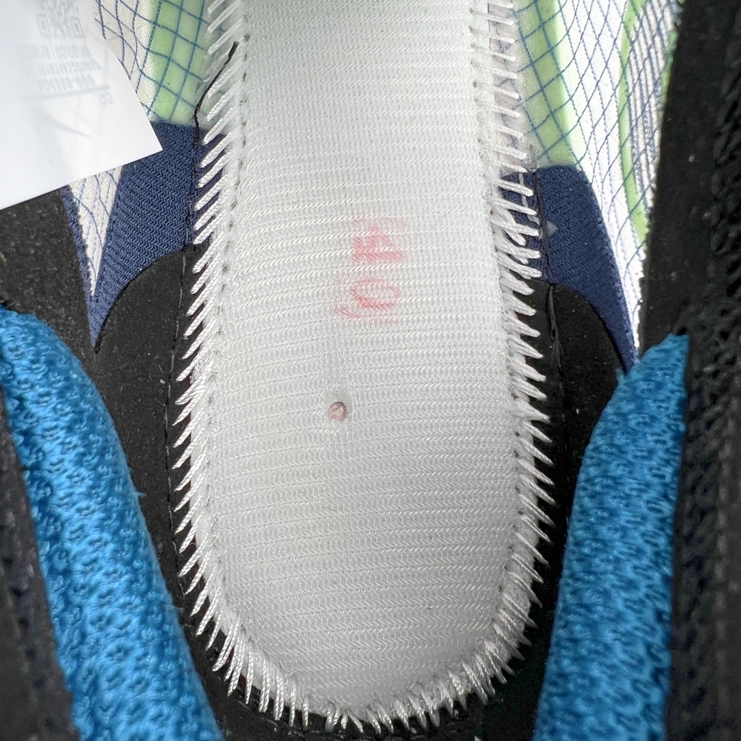 图片[9]-＃纯原福利 NK ZoomX Vaporfly Next% 马拉松一代跑鞋 鞋面使用了全新 Vaporweave 科技 这种类似蝉翼的材质相比 Flyknit 更加轻薄透气 非对称的鞋带系统和泡棉护垫的加入令舒适度更高 鞋头辅以超大的 Swoosh 点缀 再配上流线型外观设计 时尚感十足 尺码：36 36.5 37.5 38 38.5 39 40 40.5 41 42 42.5 43 44 44.5 45-选品中心