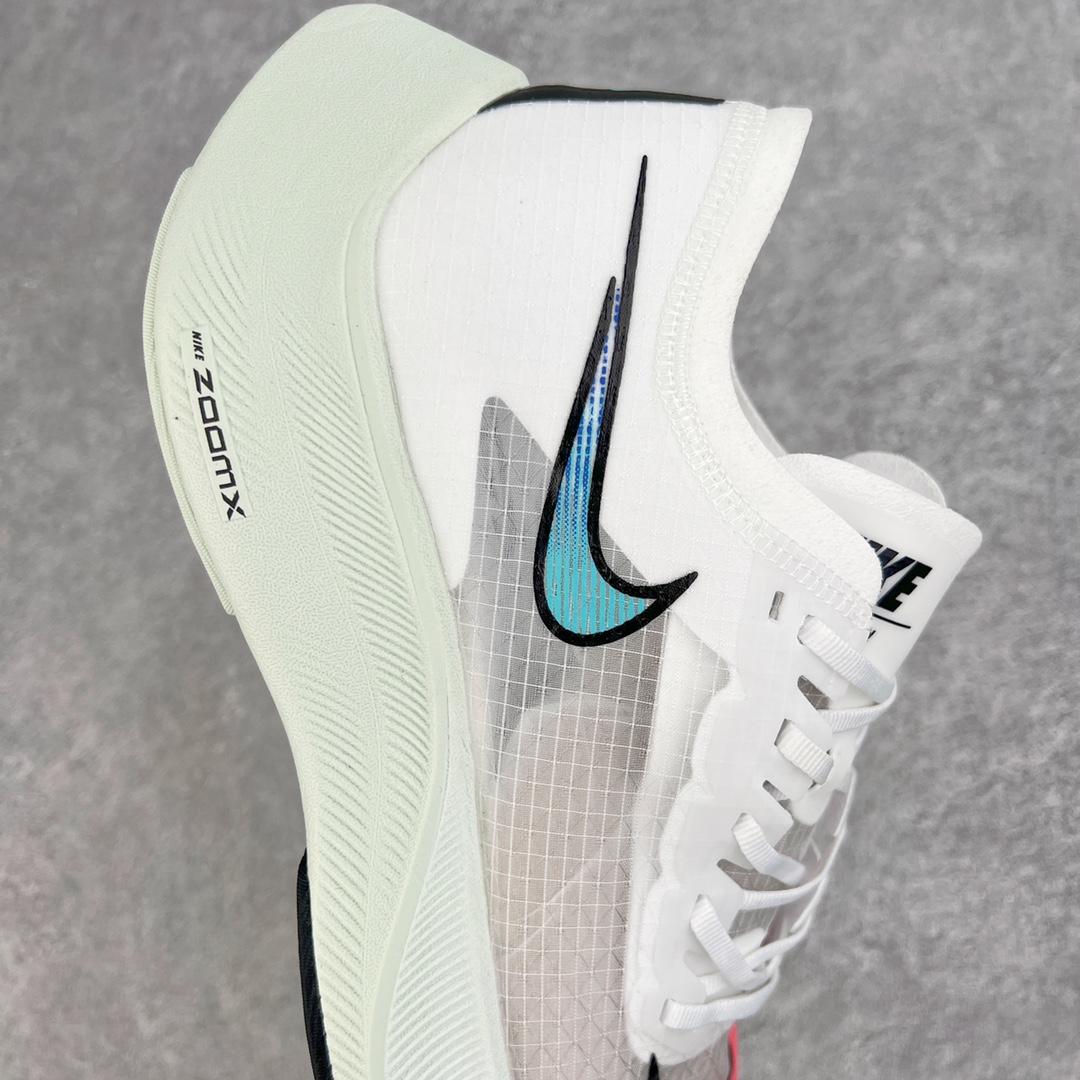 图片[6]-＃纯原福利 NK ZoomX Vaporfly Next% 马拉松一代跑鞋 鞋面使用了全新 Vaporweave 科技 这种类似蝉翼的材质相比 Flyknit 更加轻薄透气 非对称的鞋带系统和泡棉护垫的加入令舒适度更高 鞋头辅以超大的 Swoosh 点缀 再配上流线型外观设计 时尚感十足 尺码：36 36.5 37.5 38 38.5 39 40 40.5 41 42 42.5 43 44 44.5 45-选品中心