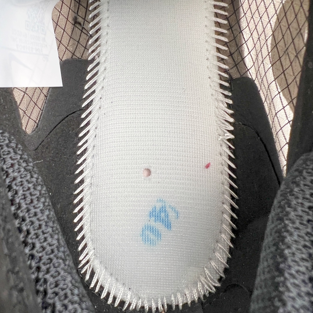 图片[9]-＃纯原福利 NK ZoomX Vaporfly Next% 马拉松一代跑鞋 鞋面使用了全新 Vaporweave 科技 这种类似蝉翼的材质相比 Flyknit 更加轻薄透气 非对称的鞋带系统和泡棉护垫的加入令舒适度更高 鞋头辅以超大的 Swoosh 点缀 再配上流线型外观设计 时尚感十足 尺码：36 36.5 37.5 38 38.5 39 40 40.5 41 42 42.5 43 44 44.5 45-选品中心