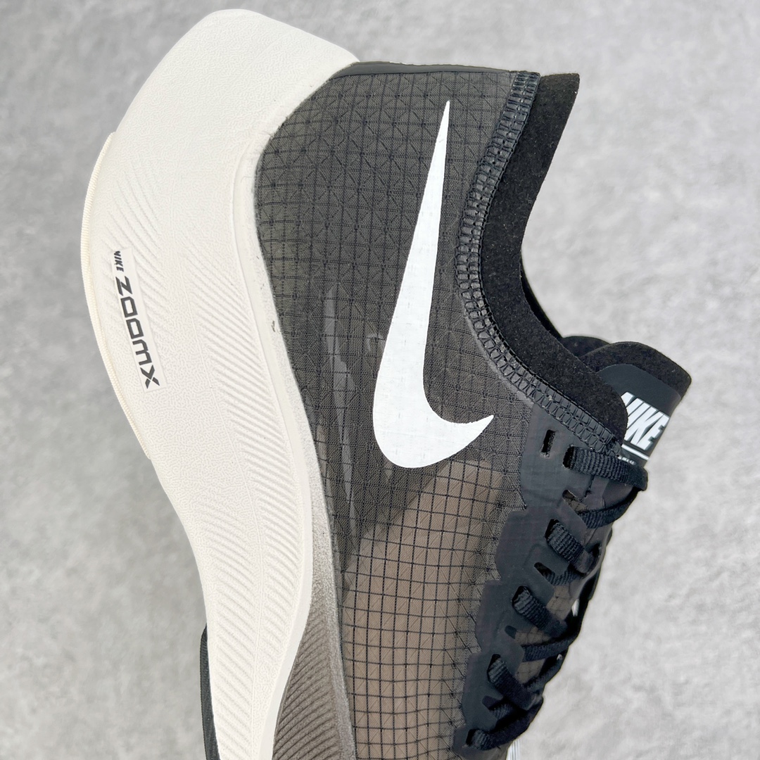 图片[6]-＃纯原福利 NK ZoomX Vaporfly Next% 马拉松一代跑鞋 鞋面使用了全新 Vaporweave 科技 这种类似蝉翼的材质相比 Flyknit 更加轻薄透气 非对称的鞋带系统和泡棉护垫的加入令舒适度更高 鞋头辅以超大的 Swoosh 点缀 再配上流线型外观设计 时尚感十足 尺码：36 36.5 37.5 38 38.5 39 40 40.5 41 42 42.5 43 44 44.5 45-选品中心