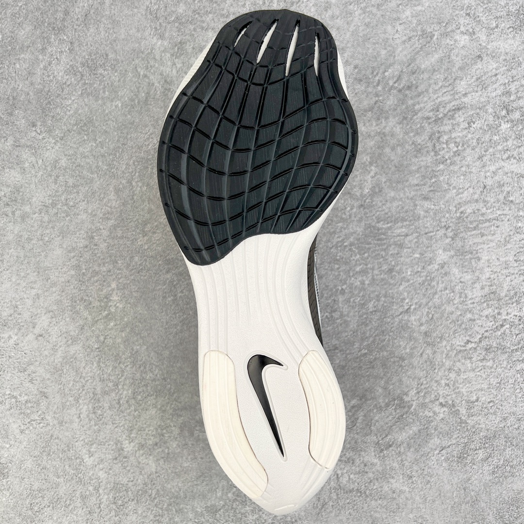 图片[8]-＃纯原福利 NK ZoomX Vaporfly Next% 马拉松一代跑鞋 鞋面使用了全新 Vaporweave 科技 这种类似蝉翼的材质相比 Flyknit 更加轻薄透气 非对称的鞋带系统和泡棉护垫的加入令舒适度更高 鞋头辅以超大的 Swoosh 点缀 再配上流线型外观设计 时尚感十足 尺码：36 36.5 37.5 38 38.5 39 40 40.5 41 42 42.5 43 44 44.5 45-选品中心