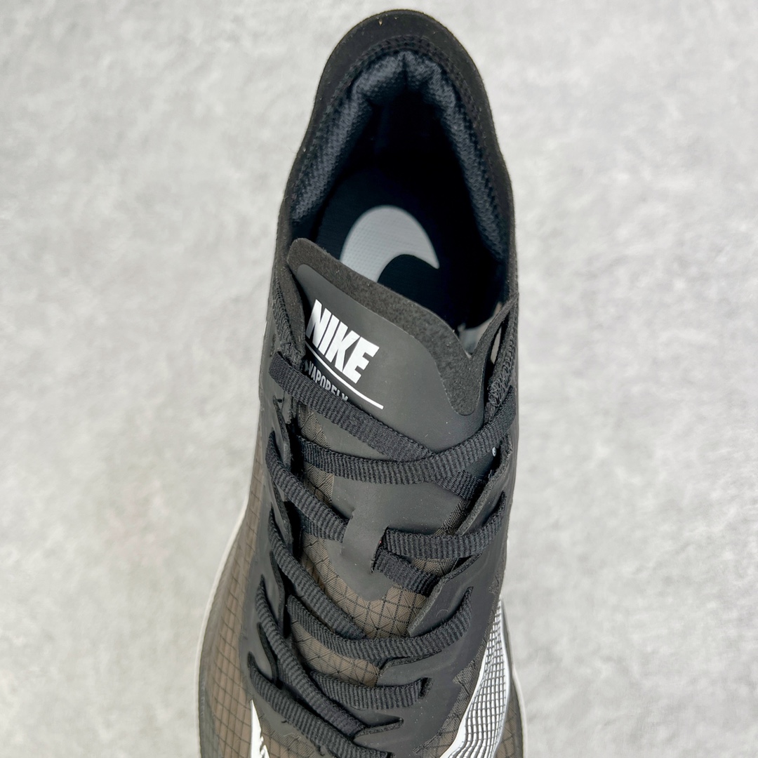 图片[5]-＃纯原福利 NK ZoomX Vaporfly Next% 马拉松一代跑鞋 鞋面使用了全新 Vaporweave 科技 这种类似蝉翼的材质相比 Flyknit 更加轻薄透气 非对称的鞋带系统和泡棉护垫的加入令舒适度更高 鞋头辅以超大的 Swoosh 点缀 再配上流线型外观设计 时尚感十足 尺码：36 36.5 37.5 38 38.5 39 40 40.5 41 42 42.5 43 44 44.5 45-选品中心