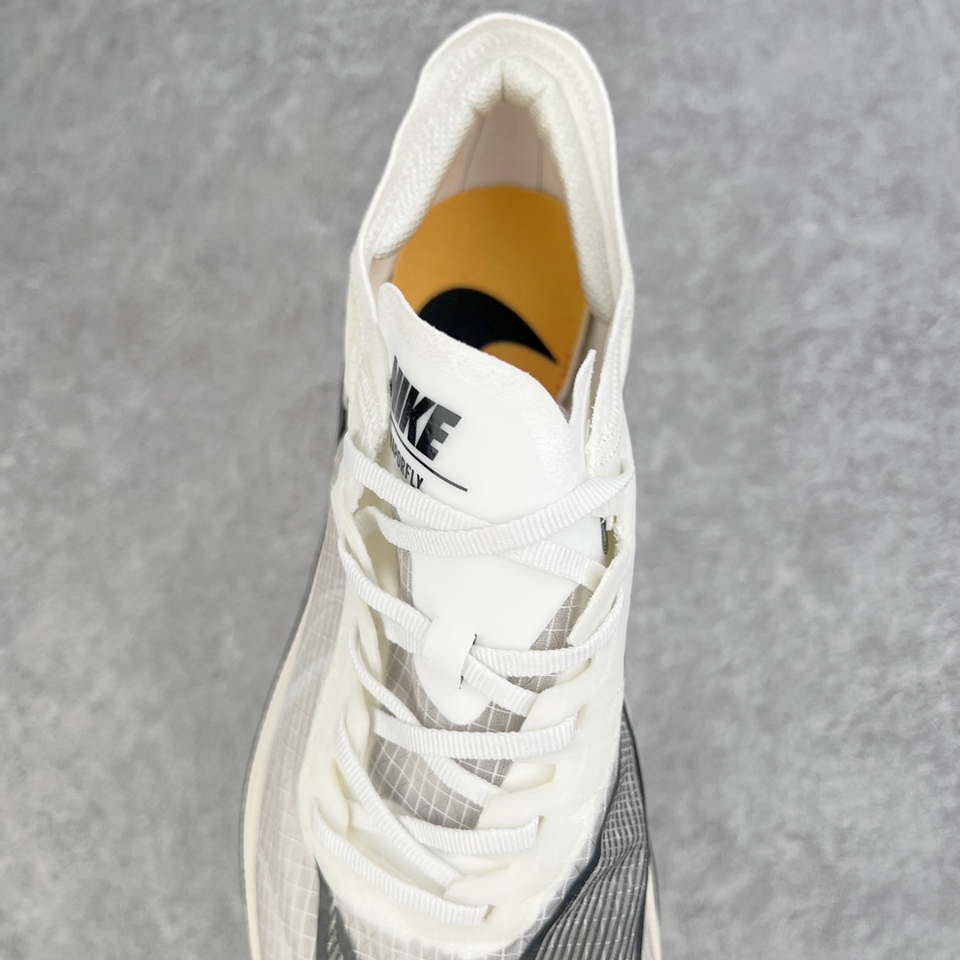 图片[5]-＃纯原福利 NK ZoomX Vaporfly Next% 马拉松一代跑鞋 鞋面使用了全新 Vaporweave 科技 这种类似蝉翼的材质相比 Flyknit 更加轻薄透气 非对称的鞋带系统和泡棉护垫的加入令舒适度更高 鞋头辅以超大的 Swoosh 点缀 再配上流线型外观设计 时尚感十足 尺码：36 36.5 37.5 38 38.5 39 40 40.5 41 42 42.5 43 44 44.5 45-选品中心