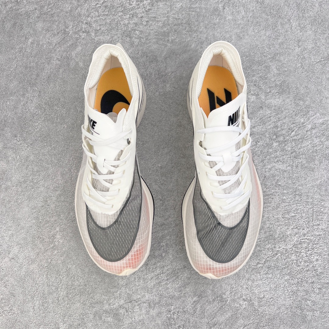 图片[2]-＃纯原福利 NK ZoomX Vaporfly Next% 马拉松一代跑鞋 鞋面使用了全新 Vaporweave 科技 这种类似蝉翼的材质相比 Flyknit 更加轻薄透气 非对称的鞋带系统和泡棉护垫的加入令舒适度更高 鞋头辅以超大的 Swoosh 点缀 再配上流线型外观设计 时尚感十足 尺码：36 36.5 37.5 38 38.5 39 40 40.5 41 42 42.5 43 44 44.5 45-选品中心