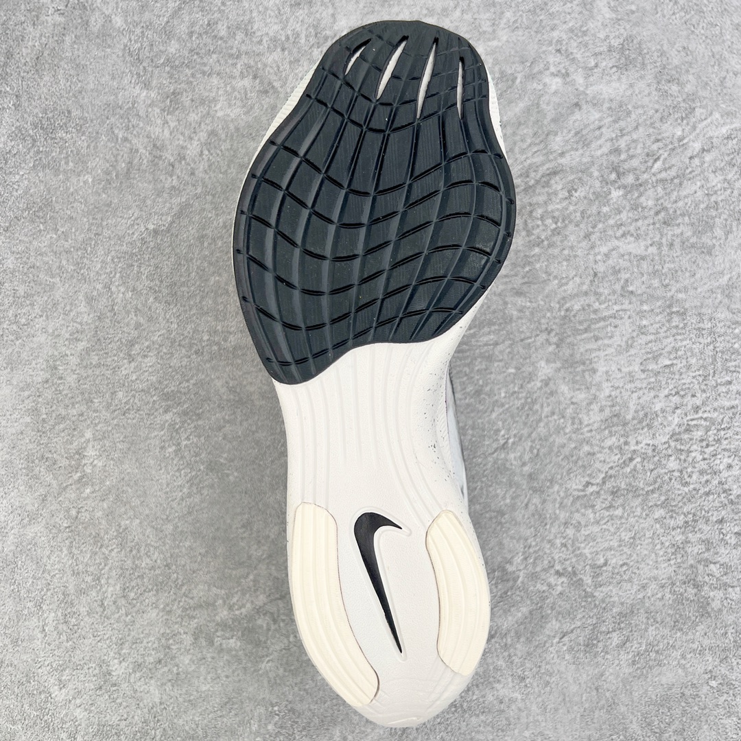 图片[9]-＃纯原福利 NK ZoomX Vaporfly Next% 马拉松一代跑鞋 鞋面使用了全新 Vaporweave 科技 这种类似蝉翼的材质相比 Flyknit 更加轻薄透气 非对称的鞋带系统和泡棉护垫的加入令舒适度更高 鞋头辅以超大的 Swoosh 点缀 再配上流线型外观设计 时尚感十足 尺码：36 36.5 37.5 38 38.5 39 40 40.5 41 42 42.5 43 44 44.5 45-选品中心