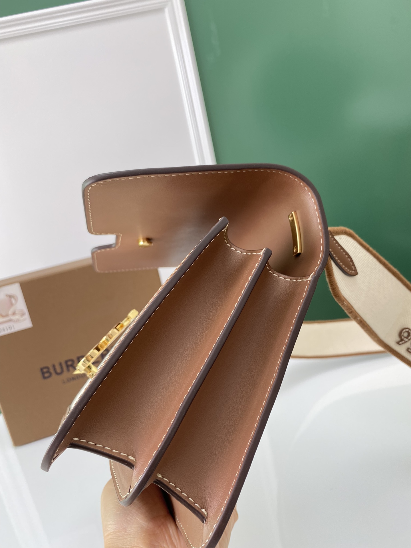 Burberry巴宝莉TB 专属标识锁扣包