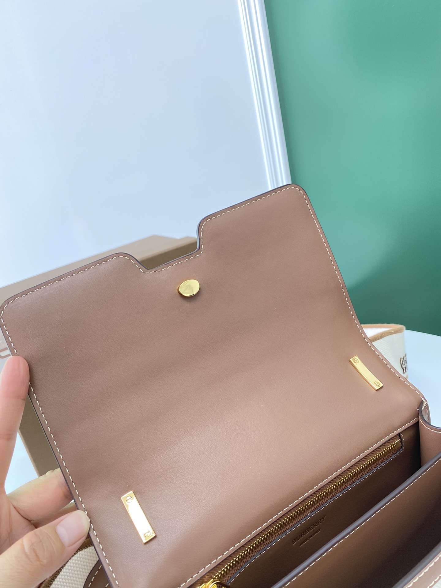 Burberry巴宝莉TB 专属标识锁扣包