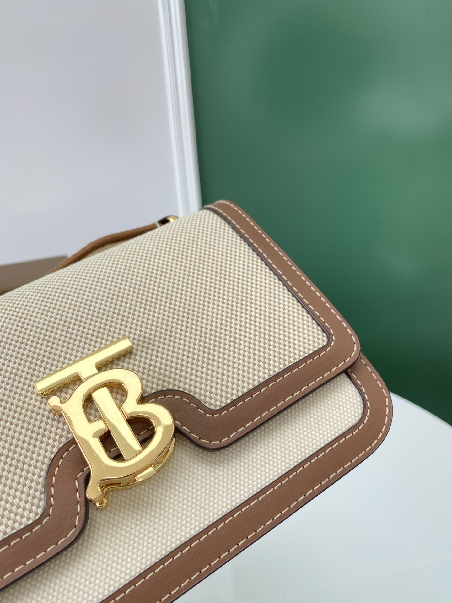 Burberry巴宝莉TB 专属标识锁扣包