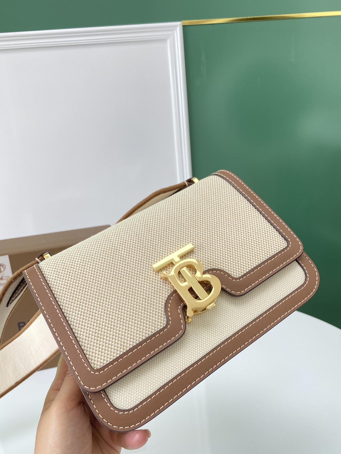 Burberry巴宝莉TB 专属标识锁扣包