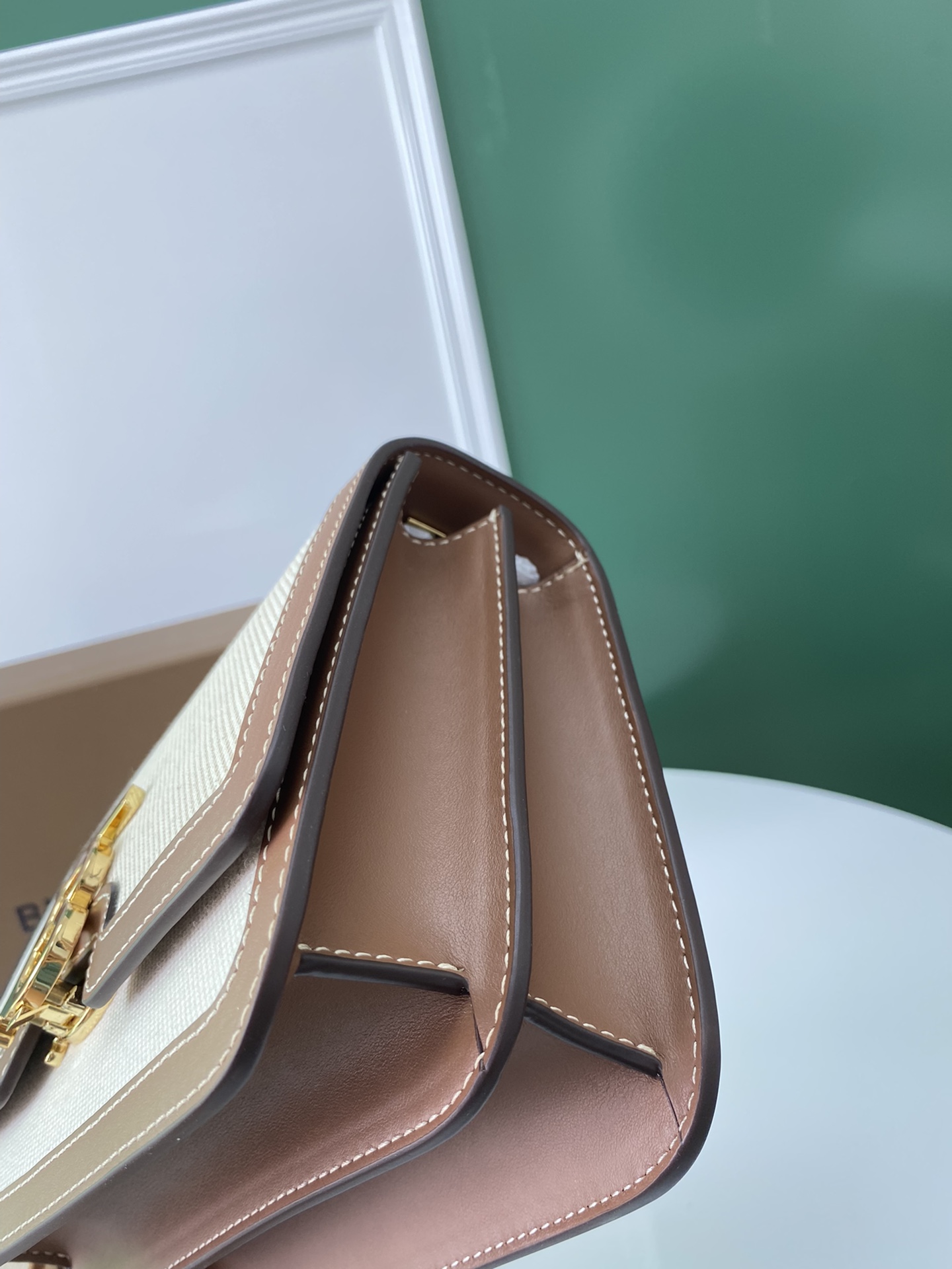 Burberry巴宝莉TB 专属标识锁扣包