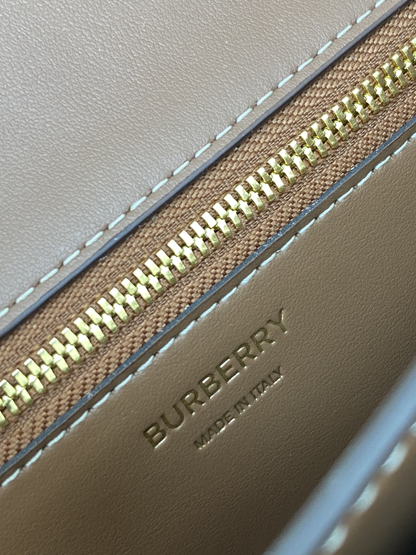Burberry巴宝莉TB 专属标识锁扣包