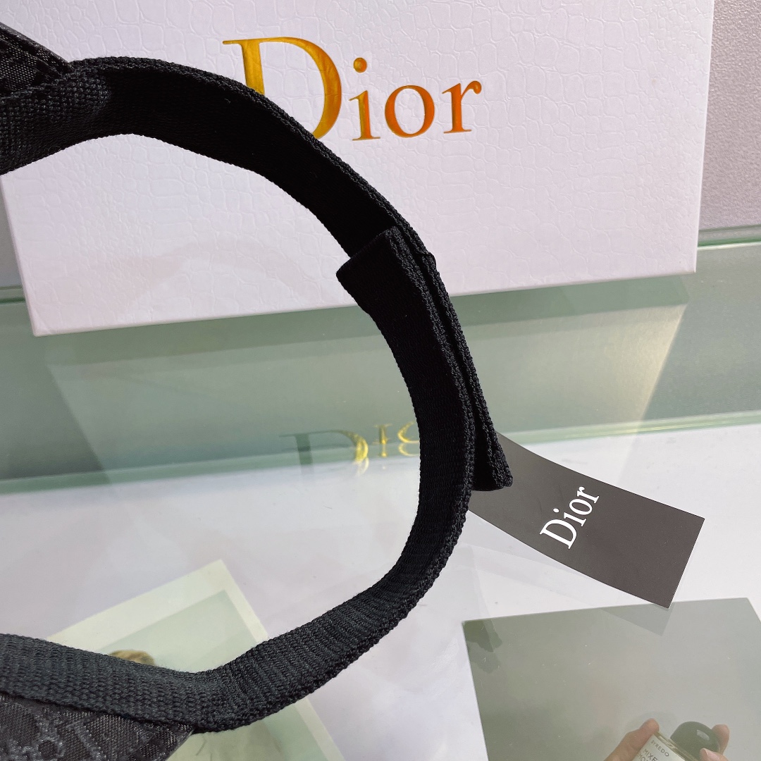 Dior迪奥空顶字母遮阳帽