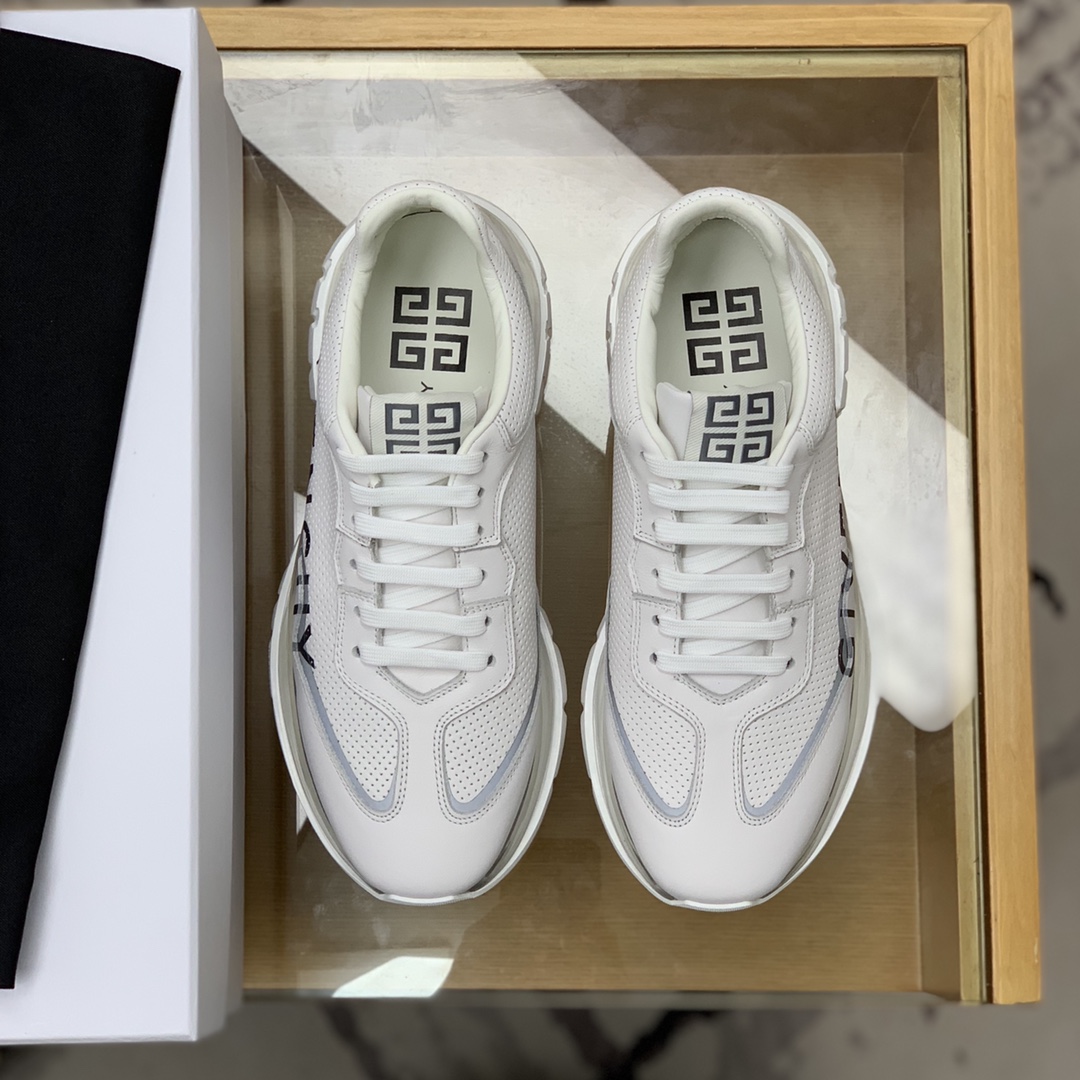 Givenchy纪梵希   采用镂空皮革材质4G LOGO刺绣男士低帮慢跑运动鞋