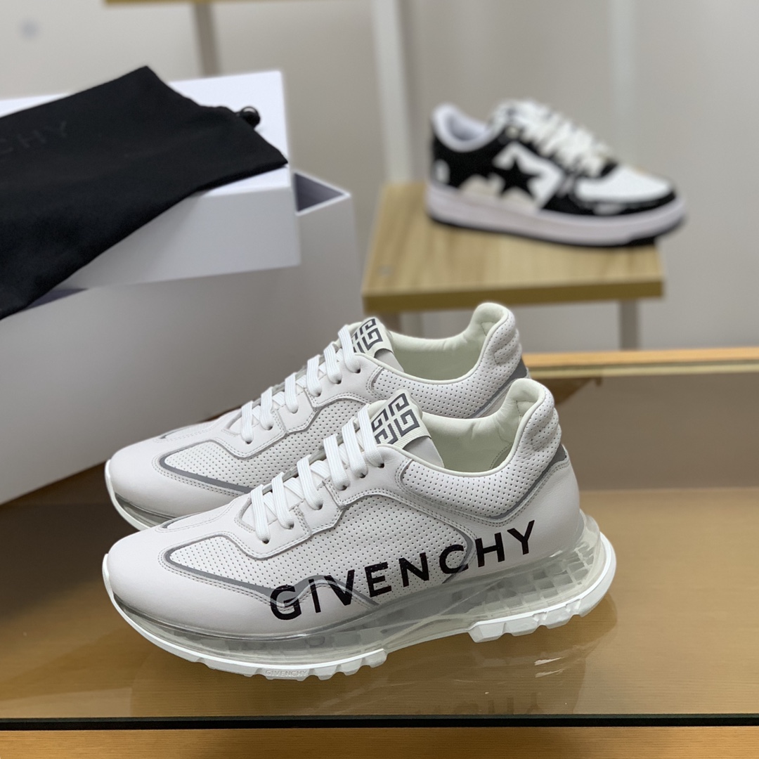 Givenchy纪梵希   采用镂空皮革材质4G LOGO刺绣男士低帮慢跑运动鞋