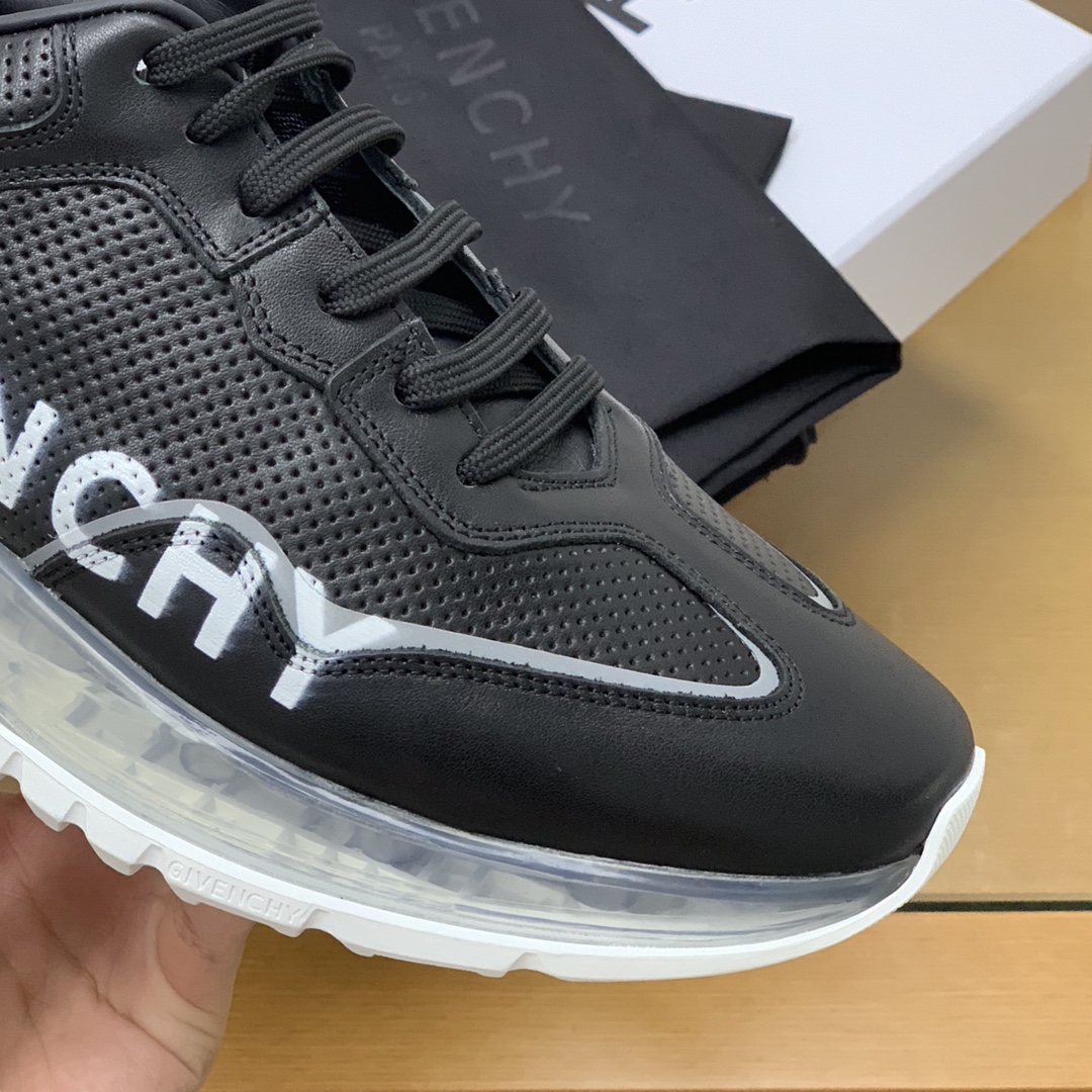 Givenchy纪梵希   采用镂空皮革材质4G LOGO刺绣男士低帮慢跑运动鞋