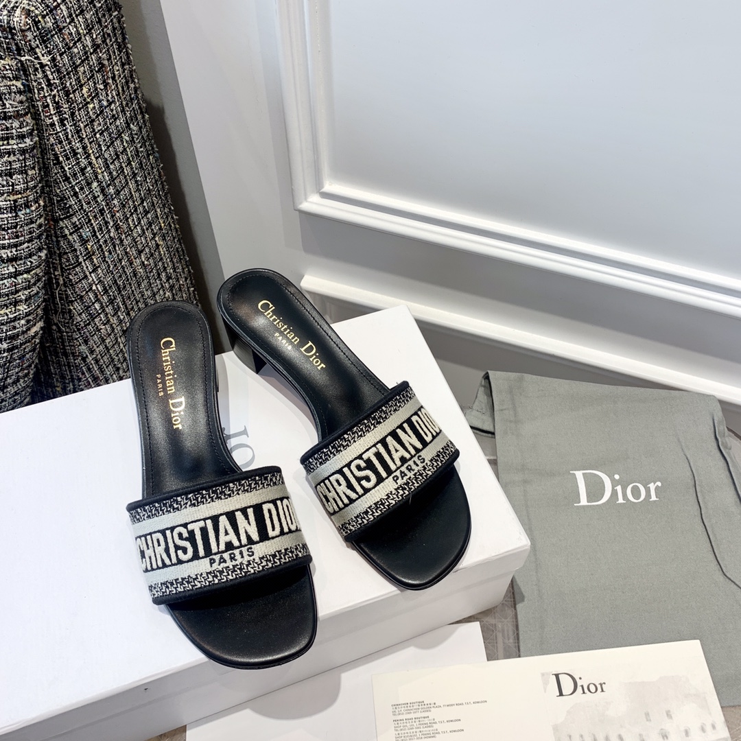 Dior 2022 water diamond 3e generatie slippers 3D letterontwerp + geïmporteerde strasstenen, binnen- en buitenkant volledig rundleder, Italiaanse echte lederen zool