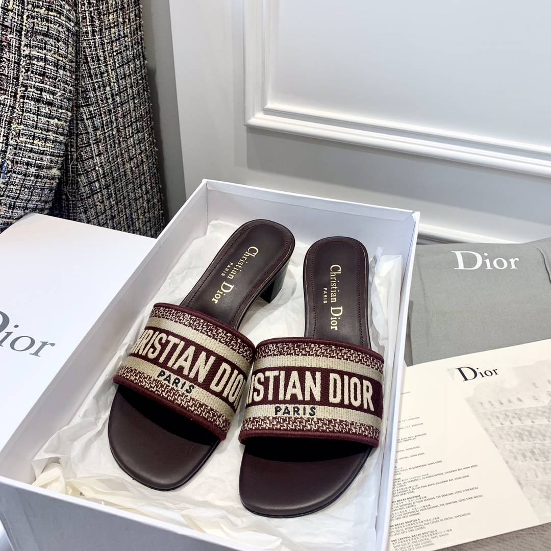 Dior 2022 water diamond 3e generatie slippers 3D letterontwerp + geïmporteerde strasstenen, binnen- en buitenkant volledig rundleder, Italiaanse echte leren zool