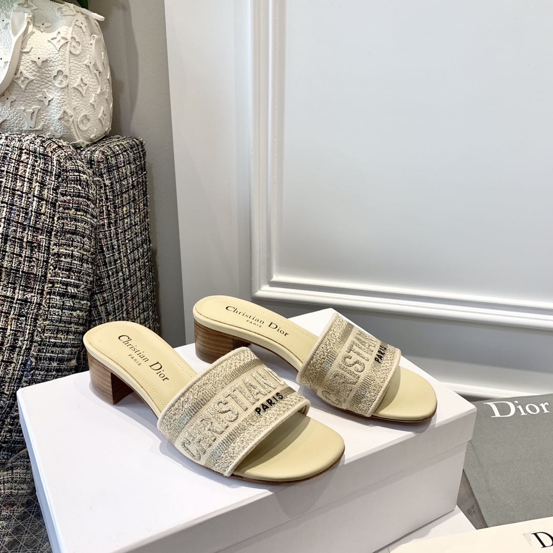 Dior 2022 water diamond 3e generatie slippers 3D letterontwerp + geïmporteerde stras, binnen- en buitenkant volledig rundleder, Italiaanse echte lederen zool