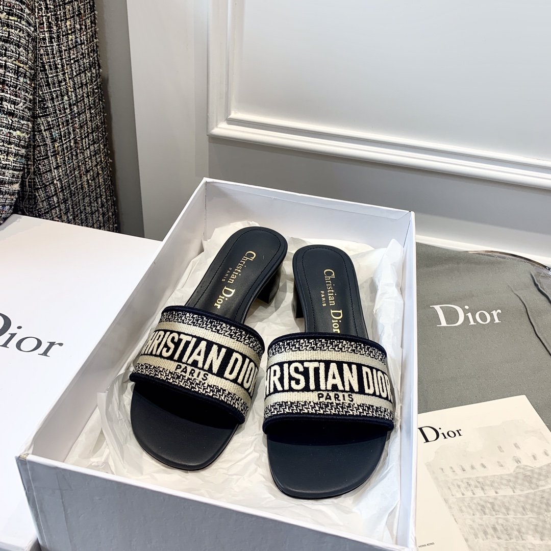 Dior 2022 water diamond 3e generatie slippers 3D letterontwerp + geïmporteerde diamanten, binnen- en buitenkant volledig rundleder, Italiaanse echte lederen zool