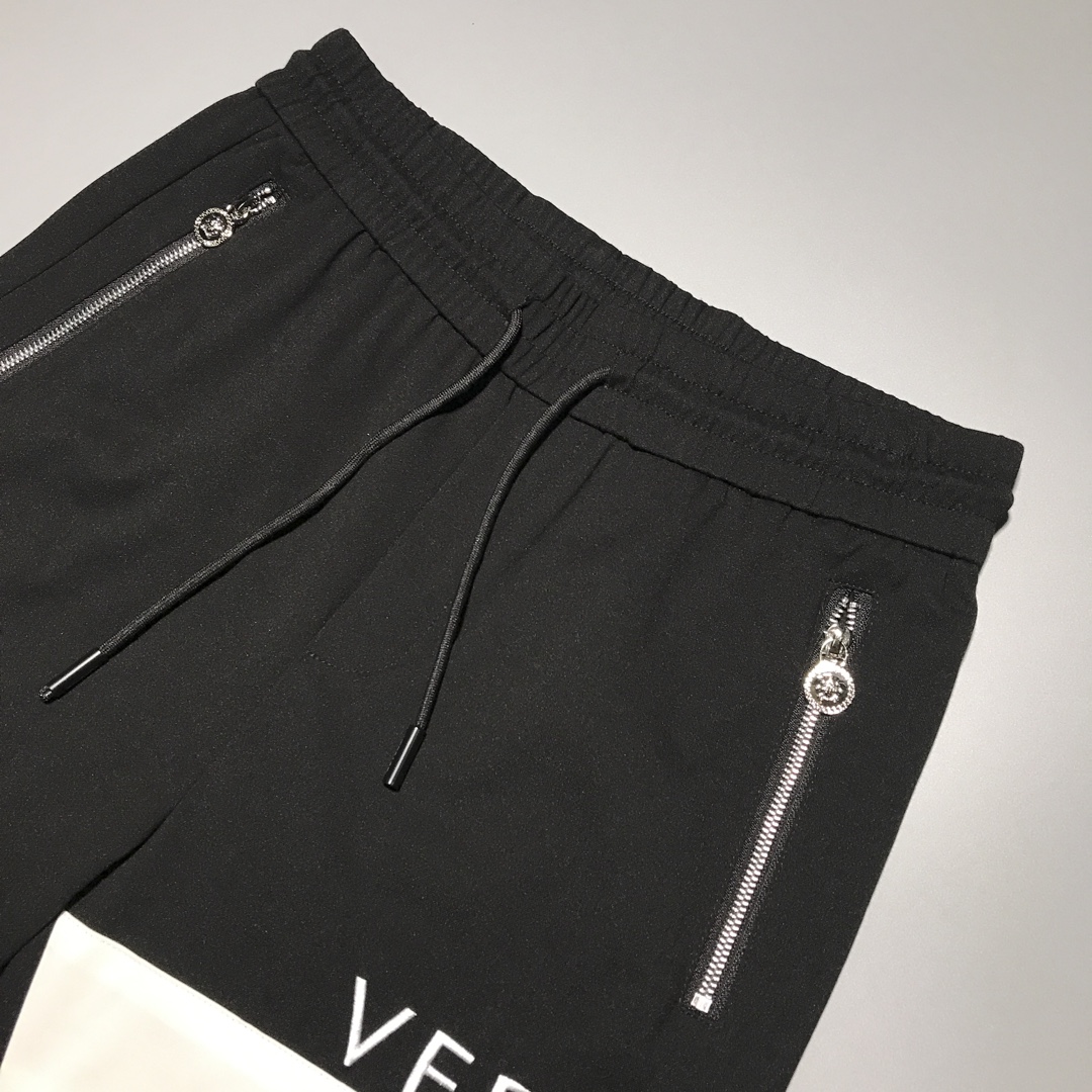 范思哲 Versace 2022夏季新款时尚短裤