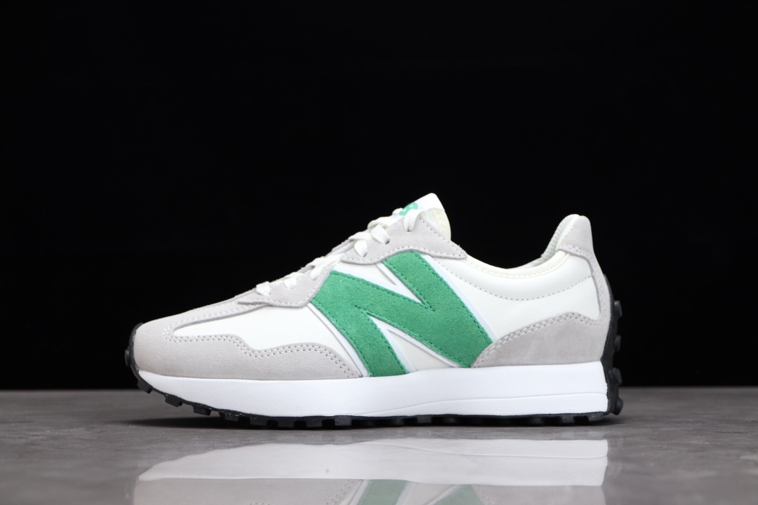 G5 全码出货NB新百伦New Balance MS327系列复古休闲运动慢跑鞋 “皮革米白浅灰草绿”WS327LG上世纪 70 年代的意大利街头风格原楦原纸版开发版型采用固色翻毛皮及牛培革料拼接构成中底高弹EVA发泡材质加持满丁防滑橡胶外底